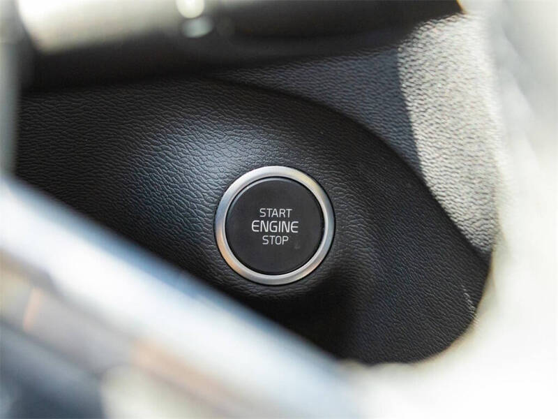 2023 Volvo XC40 B5 Plus Bright Theme