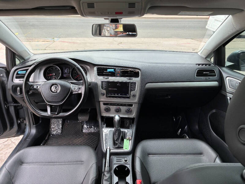 2017 Volkswagen Golf TSI S
