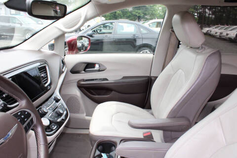 2017 Chrysler Pacifica Touring-L