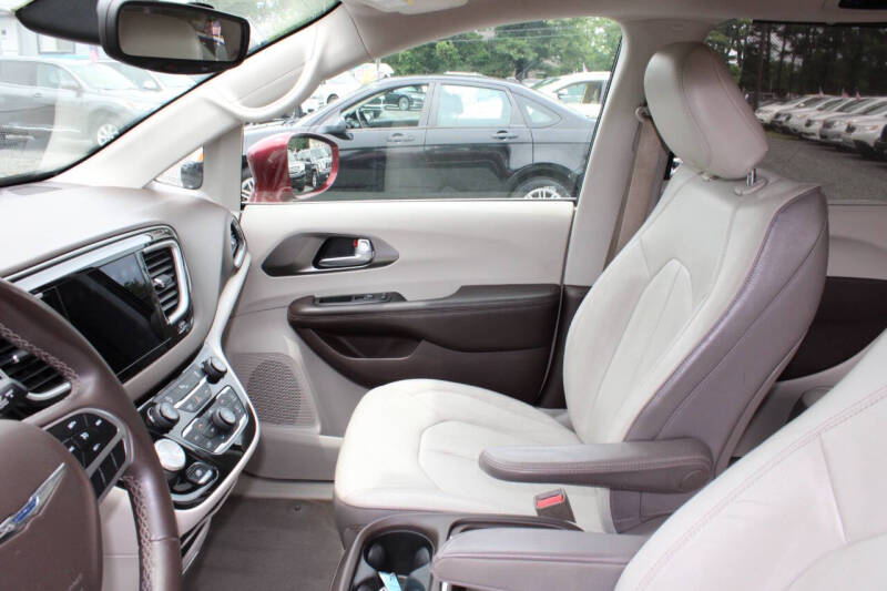 2017 Chrysler Pacifica Touring-L