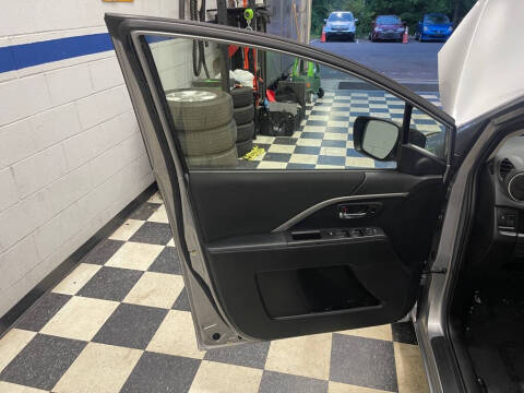 2012 Mazda MAZDA5 Sport
