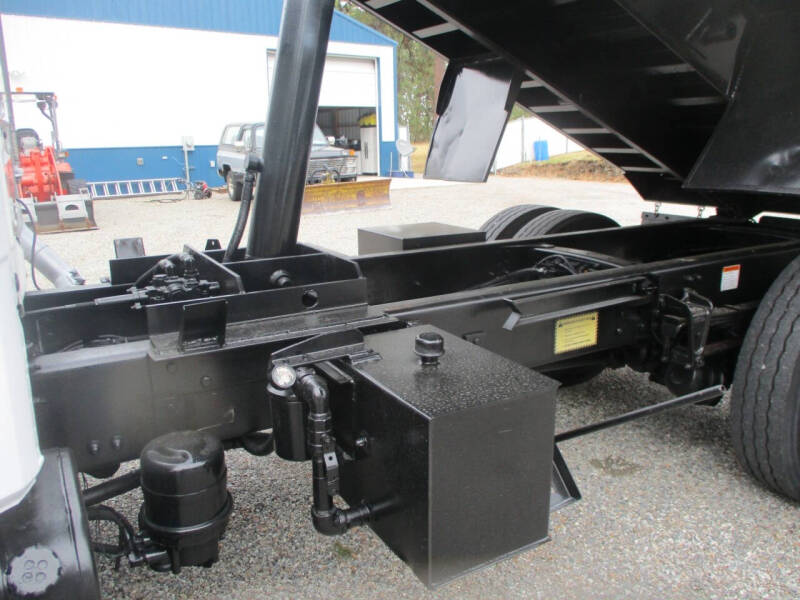 2001 Freightliner FL70 DUMP TRUCK FL70