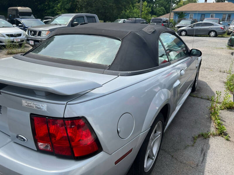 2004 Ford Mustang GT Deluxe