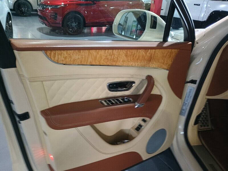2019 Bentley Bentayga 26