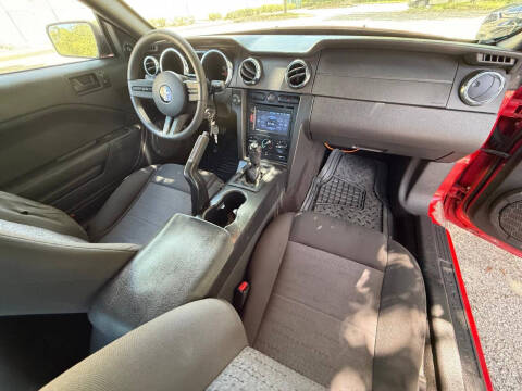 2005 Ford Mustang V6 Deluxe
