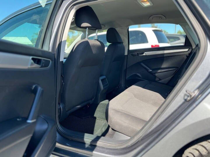 2016 Volkswagen Passat 1.8T R-Line