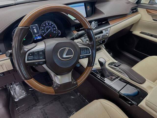 2017 Lexus ES 300h