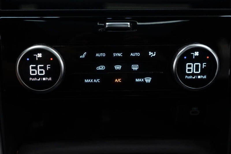 2023 Land Rover Discovery P300 S R-Dynamic