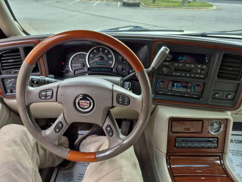 2004 Cadillac Escalade