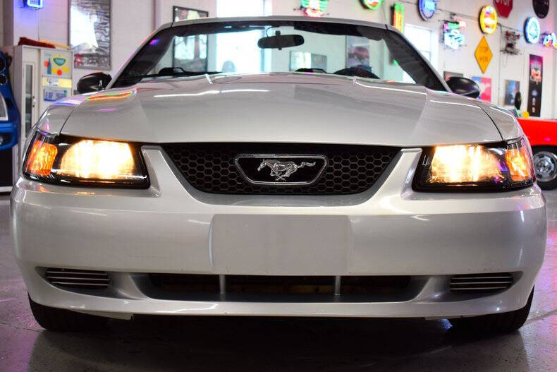 2004 Ford Mustang Deluxe