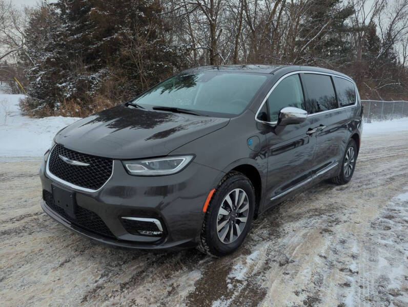 2022 Chrysler Pacifica Hybrid Limited's photo
