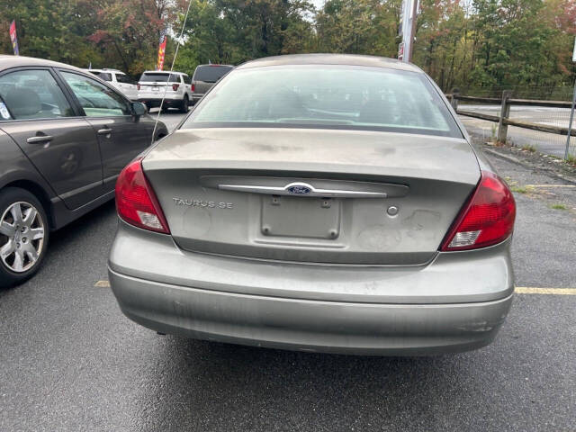 2002 Ford Taurus for sale at 100 Motors in Bechtelsville, PA