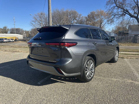 2021 Toyota Highlander Hybrid Platinum