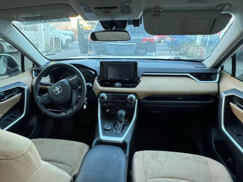 2020 Toyota RAV4 Hybrid LE