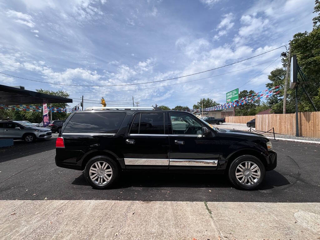 2012 Lincoln Navigator L for sale at Michael Johnson @ Allens Auto Sales Hopkinsville in Hopkinsville, KY