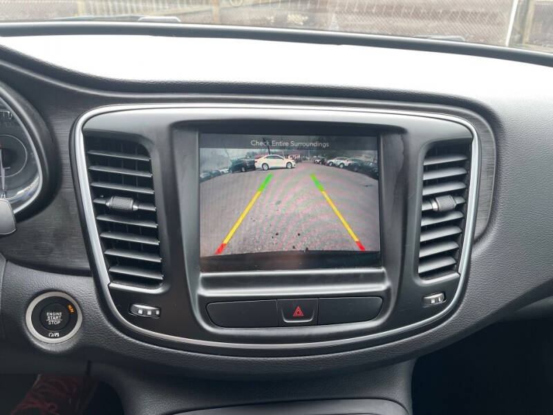 2017 Chrysler 200 Limited