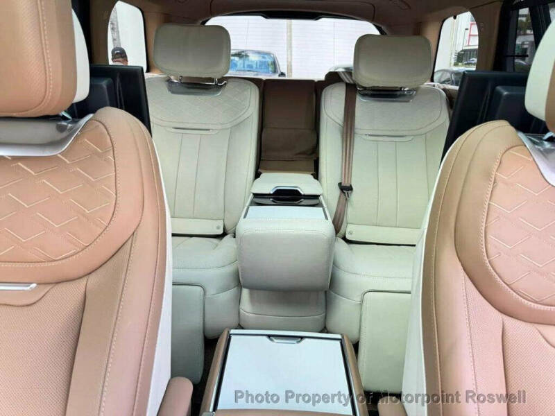 2025 Land Rover Range Rover P615 SV LWB