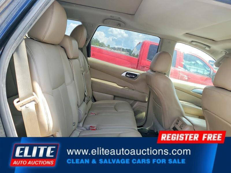 2017 Nissan Pathfinder SL