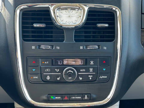 2015 Chrysler Town and Country Touring