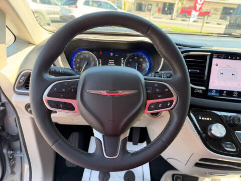 2023 Chrysler Pacifica Touring L