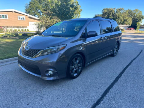 2015 Toyota Sienna for sale at TOP YIN MOTORS in Mount Prospect IL