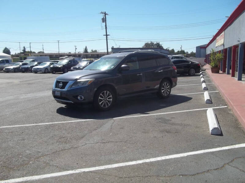 2014 Nissan Pathfinder null photo 14