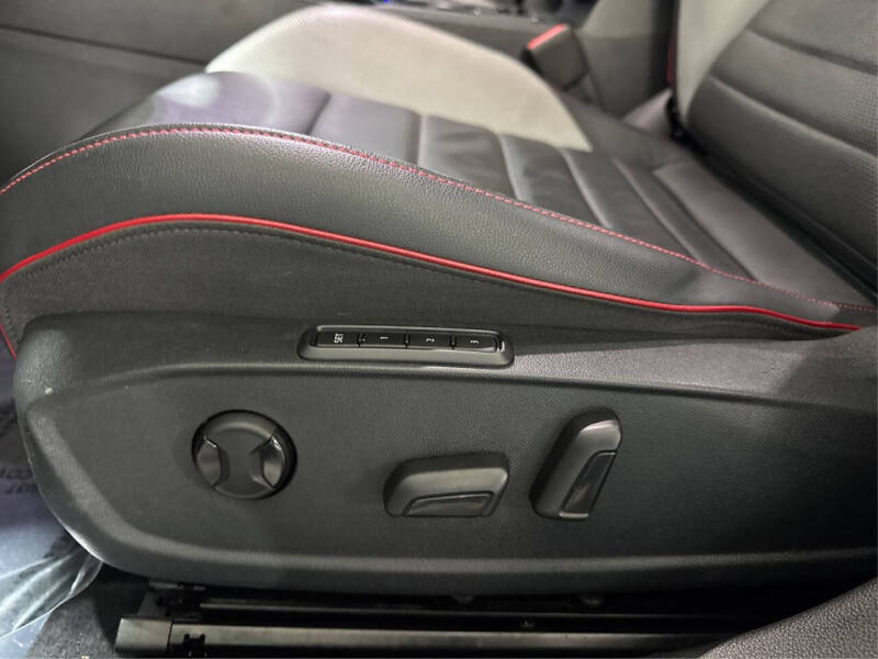 2023 Volkswagen Golf GTI SE