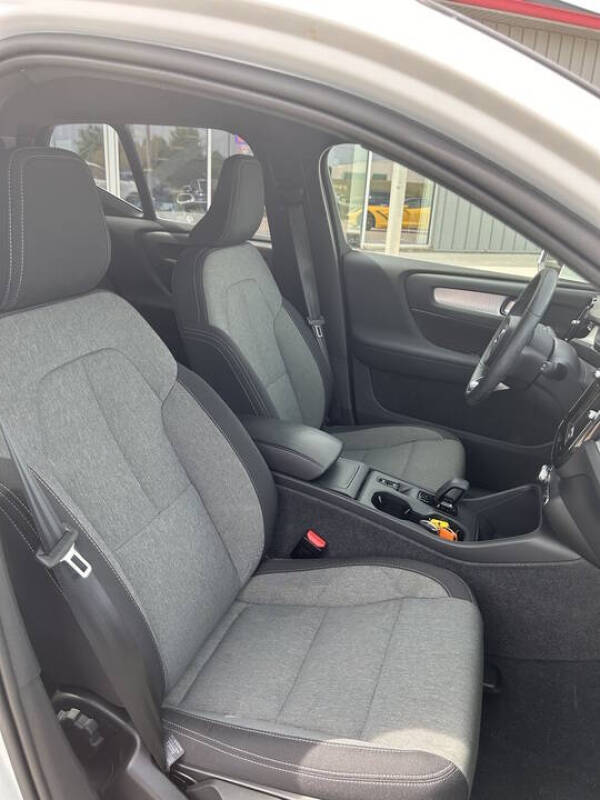 2024 Volvo XC40 B5 Core Bright Theme