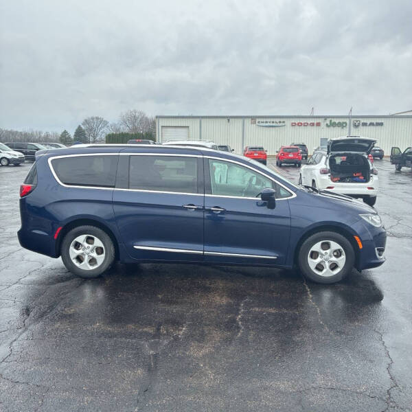 2017 Chrysler Pacifica Touring-L Plus