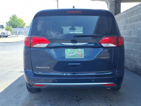 2017 Chrysler Pacifica Touring-L Plus