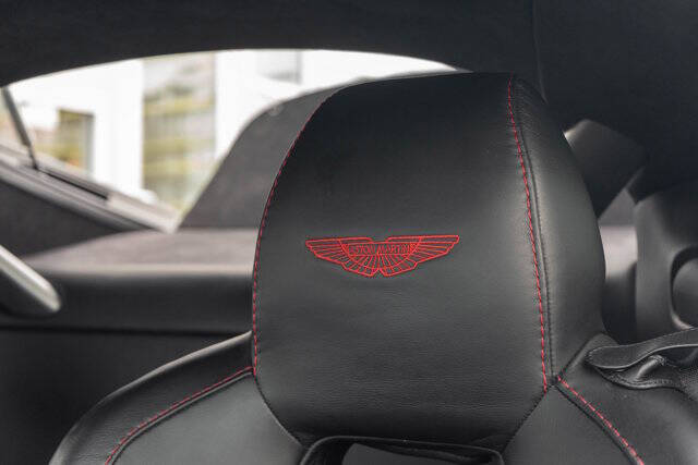 2015 Aston Martin V12 Vantage S 24