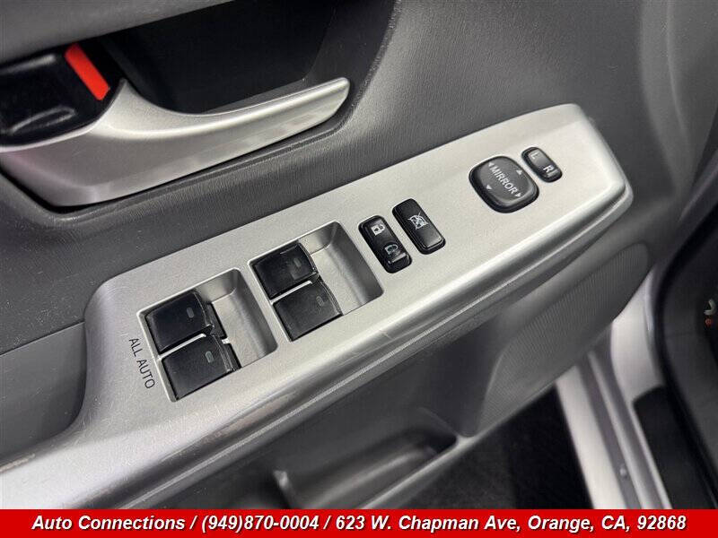 2014 Toyota Prius v Five