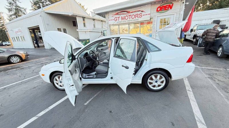 2005 Ford Focus ZX4 S