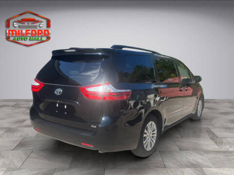 2017 Toyota Sienna XLE Premium 8-Passenger