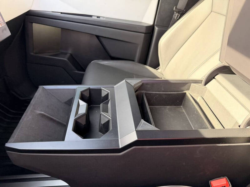 2024 Tesla Cybertruck