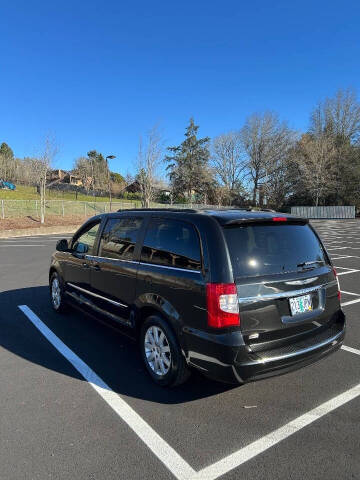 2016 Chrysler Town and Country Touring