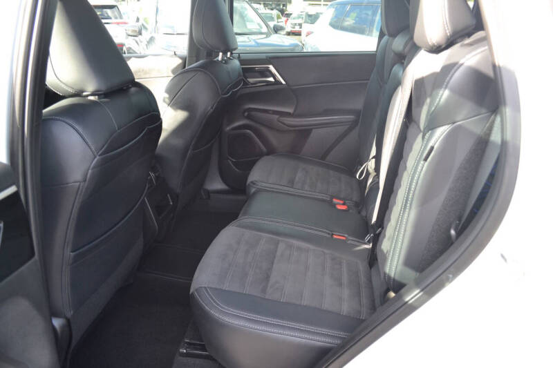 2023 Mitsubishi Outlander PHEV SE