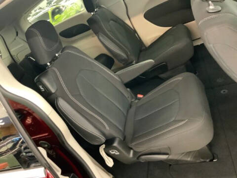 2020 Chrysler Voyager LX