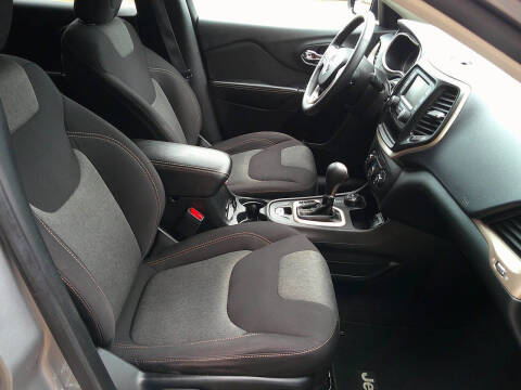 2017 Jeep Cherokee Sport