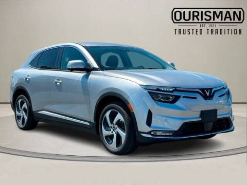 2025 VinFast VF8 Eco