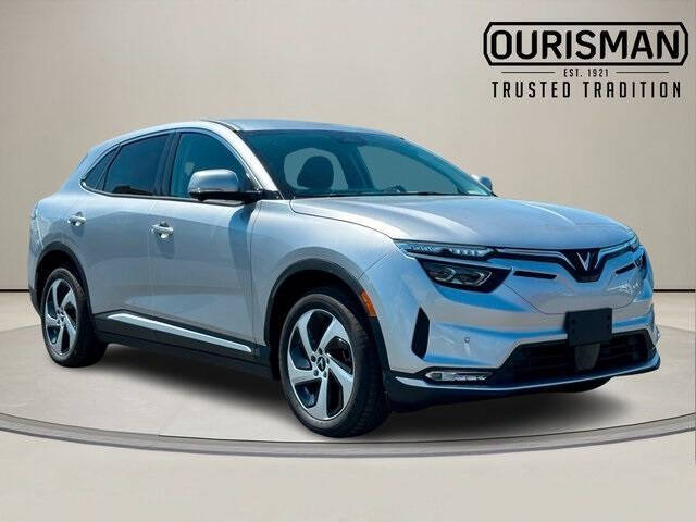 2025 VinFast VF8 Eco