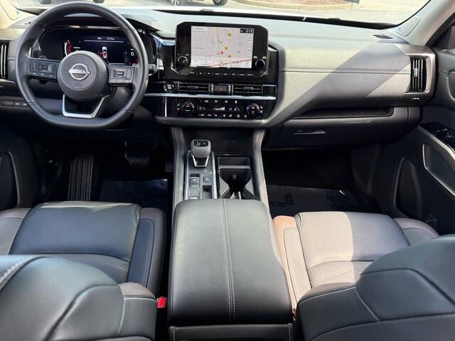 2025 Nissan Pathfinder Platinum