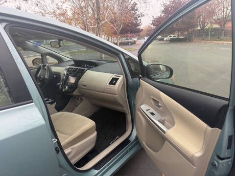 2013 Toyota Prius v Two