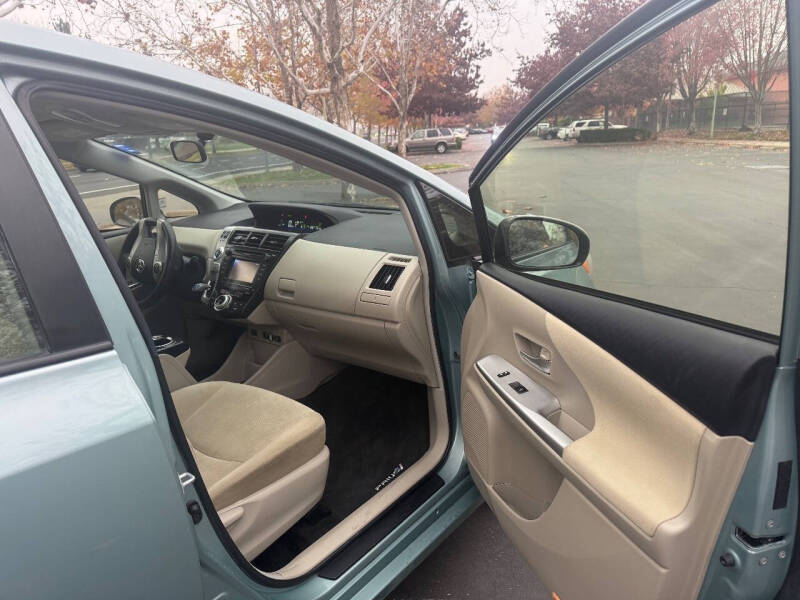 2013 Toyota Prius v Two