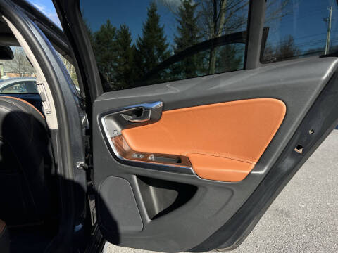 2015 Volvo V60 Cross Country T5 Platinum