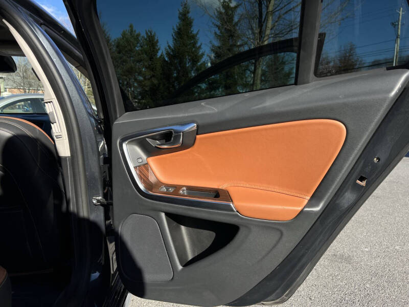 2015 Volvo V60 Cross Country T5 Platinum