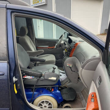 2006 Toyota Sienna for sale at I-80 Auto Sales in Hazel Crest IL