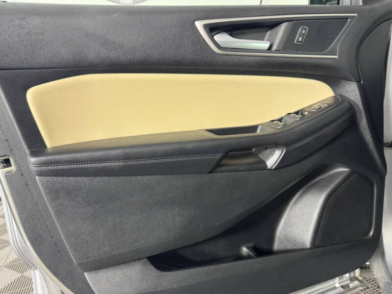 2023 Ford Edge