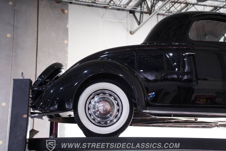 1936 Ford Deluxe