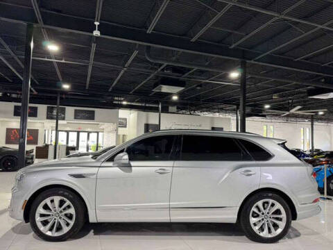 2023 Bentley Bentayga EWB V8